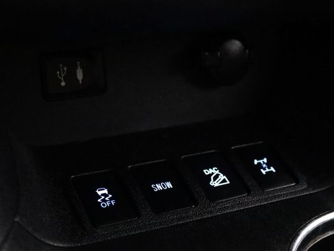 Used 2015 Toyota Highlander Limited w/ Driver Technology Package AWD/4WD image 29