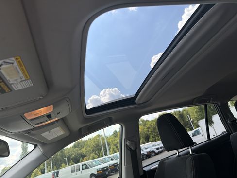 Used 2017 Toyota RAV4 XLE FWD image 27