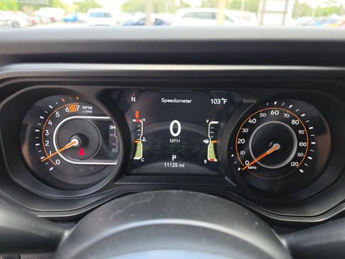 Used 2024 Jeep Wrangler Unlimited Sahara AWD/4WD image 32