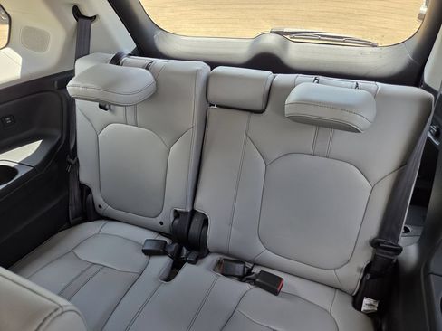 Used 2024 Honda Pilot Touring image 22