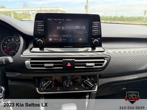 Used 2023 Kia Seltos LX AWD/4WD image 15