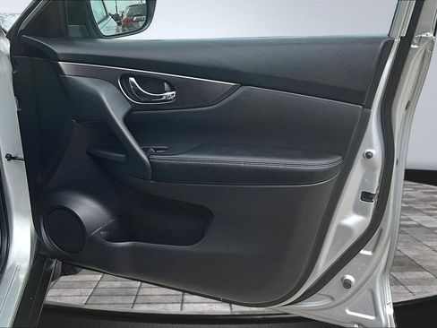 Used 2015 Nissan Rogue SV AWD/4WD image 29