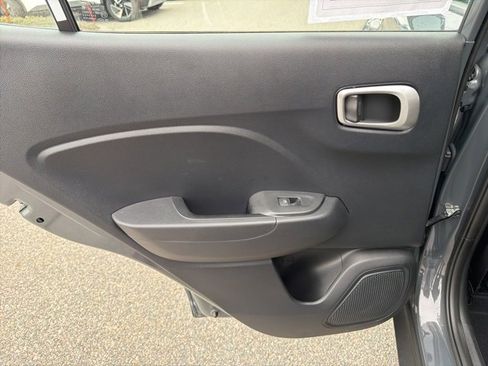 Certified 2025 Hyundai Venue SE image 34