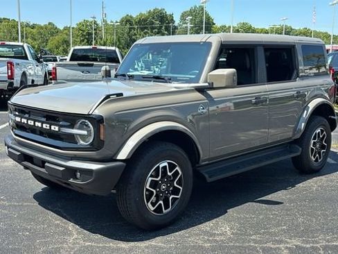 New 2026 Ford Bronco Outer Banks AWD/4WD image 2
