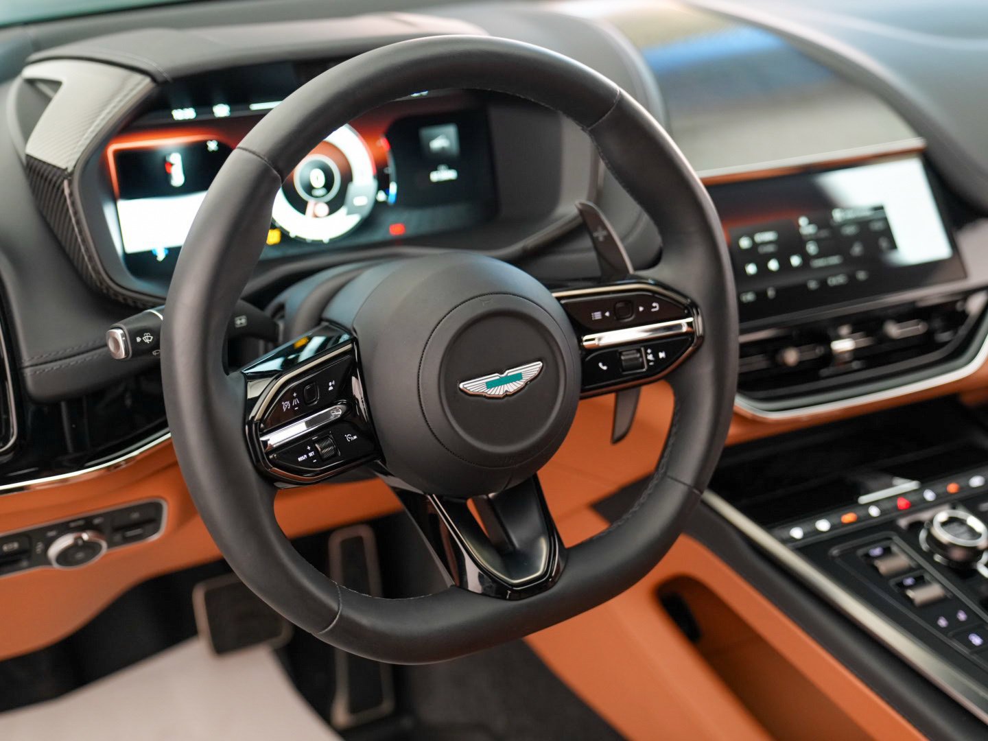Used 2025 Aston Martin DBX 707 AWD/4WD image 16