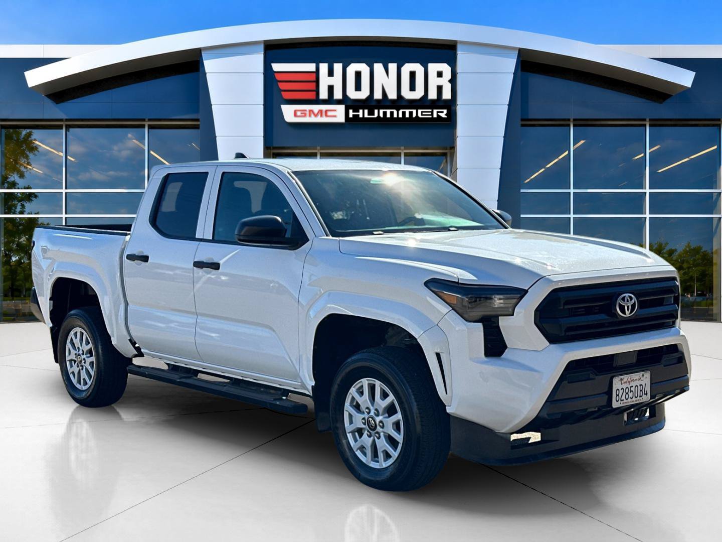 Used 2024 Toyota Tacoma SR RWD image 2