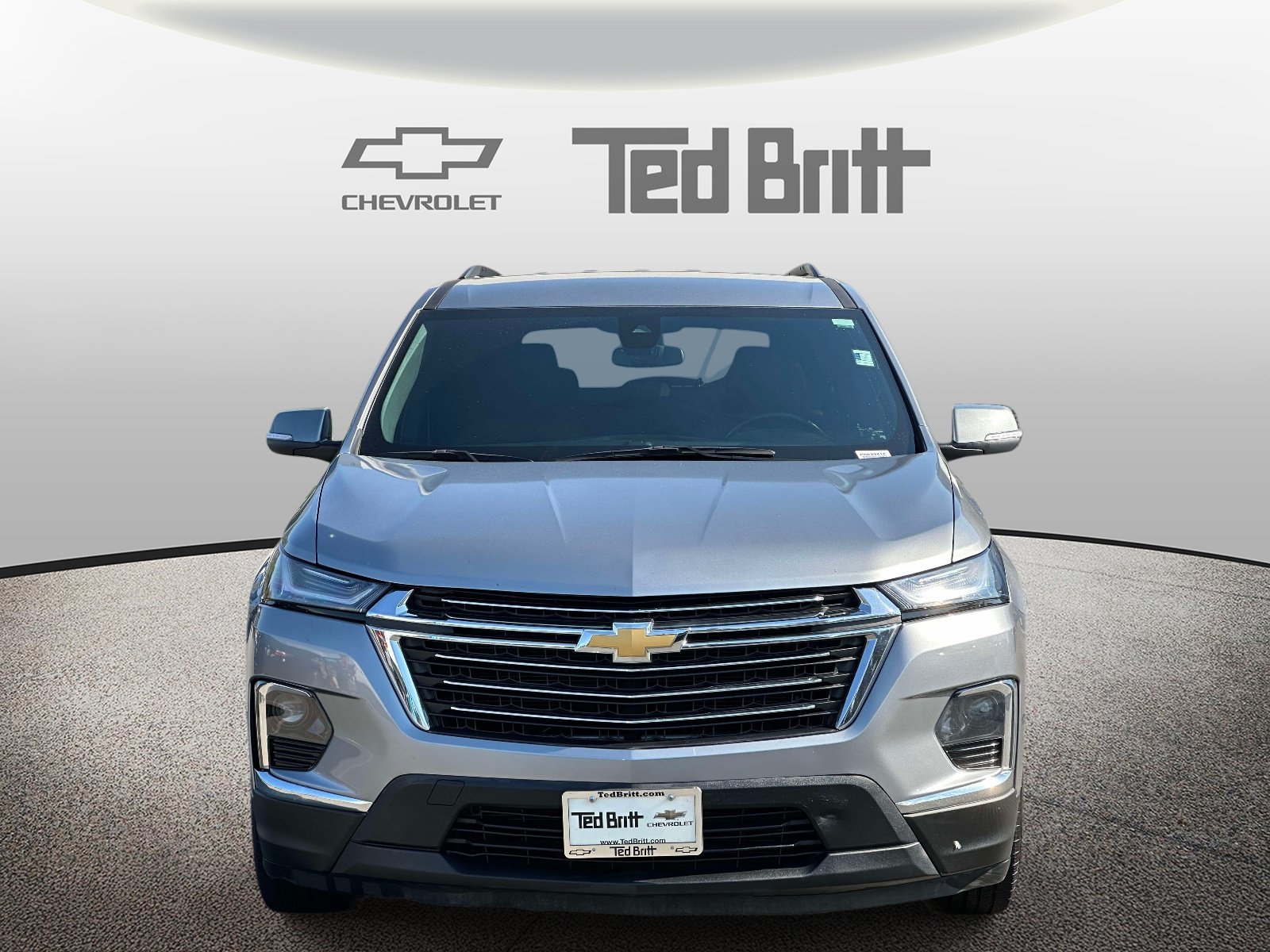 Used 2023 Chevrolet Traverse LT FWD image 2