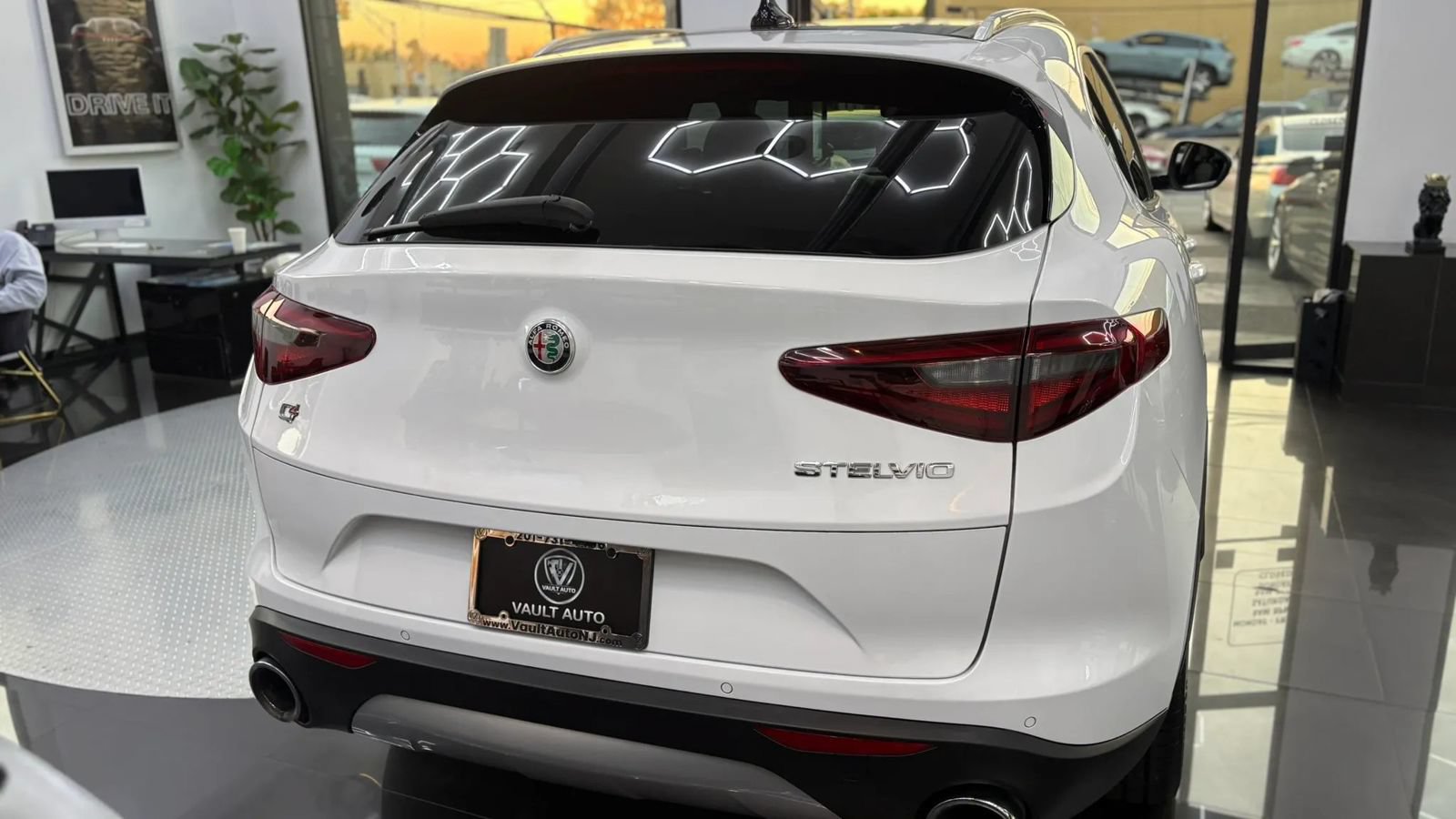 Used 2018 Alfa Romeo Stelvio Ti AWD/4WD image 6