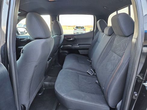 Used 2016 Toyota Tacoma TRD Off-Road image 26