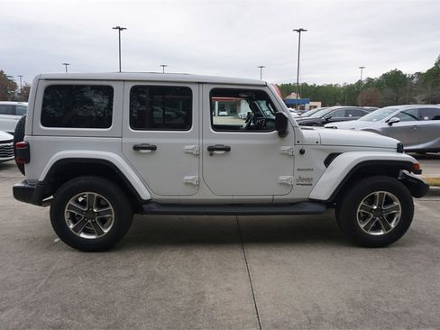 Used 2022 Jeep Wrangler Unlimited Sahara w/ Cold Weather Group image 26