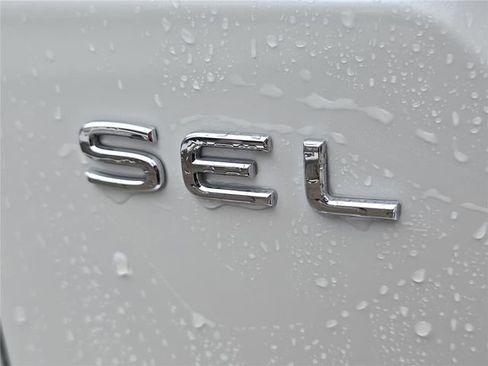 Used 2025 Volkswagen Atlas SEL Premium R-Line image 8