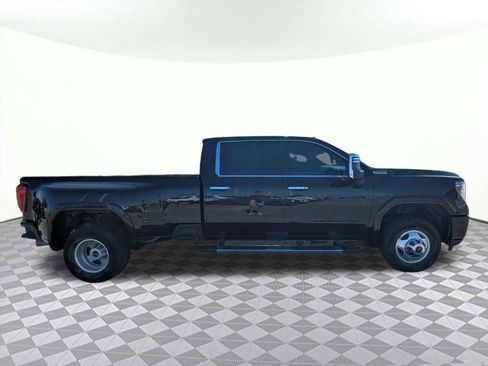 Used 2022 GMC Sierra 3500 Denali w/ Denali Ultimate Package AWD/4WD image 2