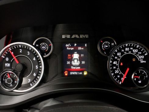 Used 2023 RAM 1500 Big Horn AWD/4WD image 29