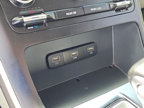 Used 2023 Kia Carnival LX FWD image 26