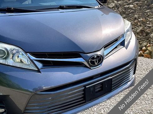 Used 2018 Toyota Sienna XLE Premium AWD/4WD image 25