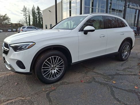 Used 2025 Mercedes-Benz GLC 300 4MATIC image 3