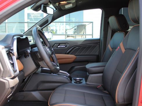 Used 2023 GMC Canyon AT4 w/ Technology Package image 14