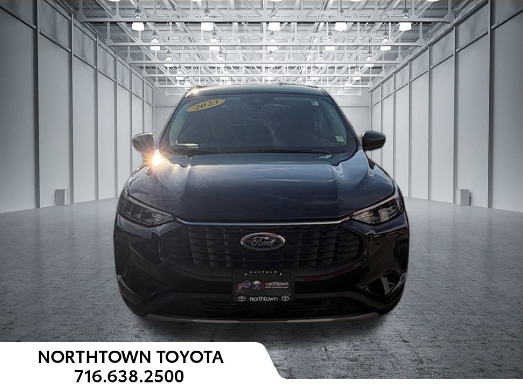 Used 2023 Ford Escape Active w/ Cold Weather Package FWD image 3