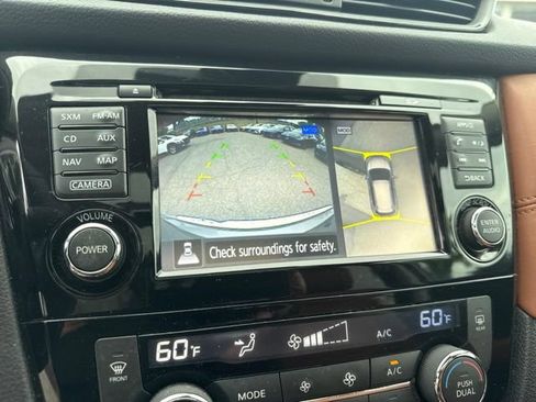 Used 2017 Nissan Rogue SL w/ SL Premium Package AWD/4WD image 16