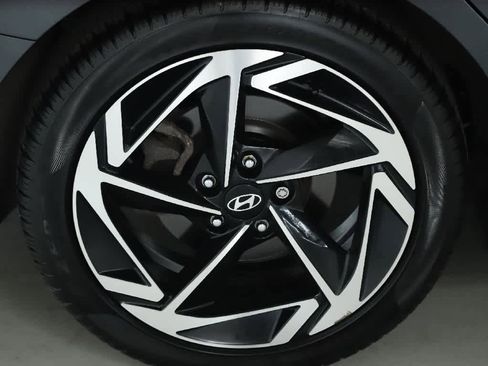 Used 2024 Hyundai Sonata SEL w/ Convenience Package FWD image 12