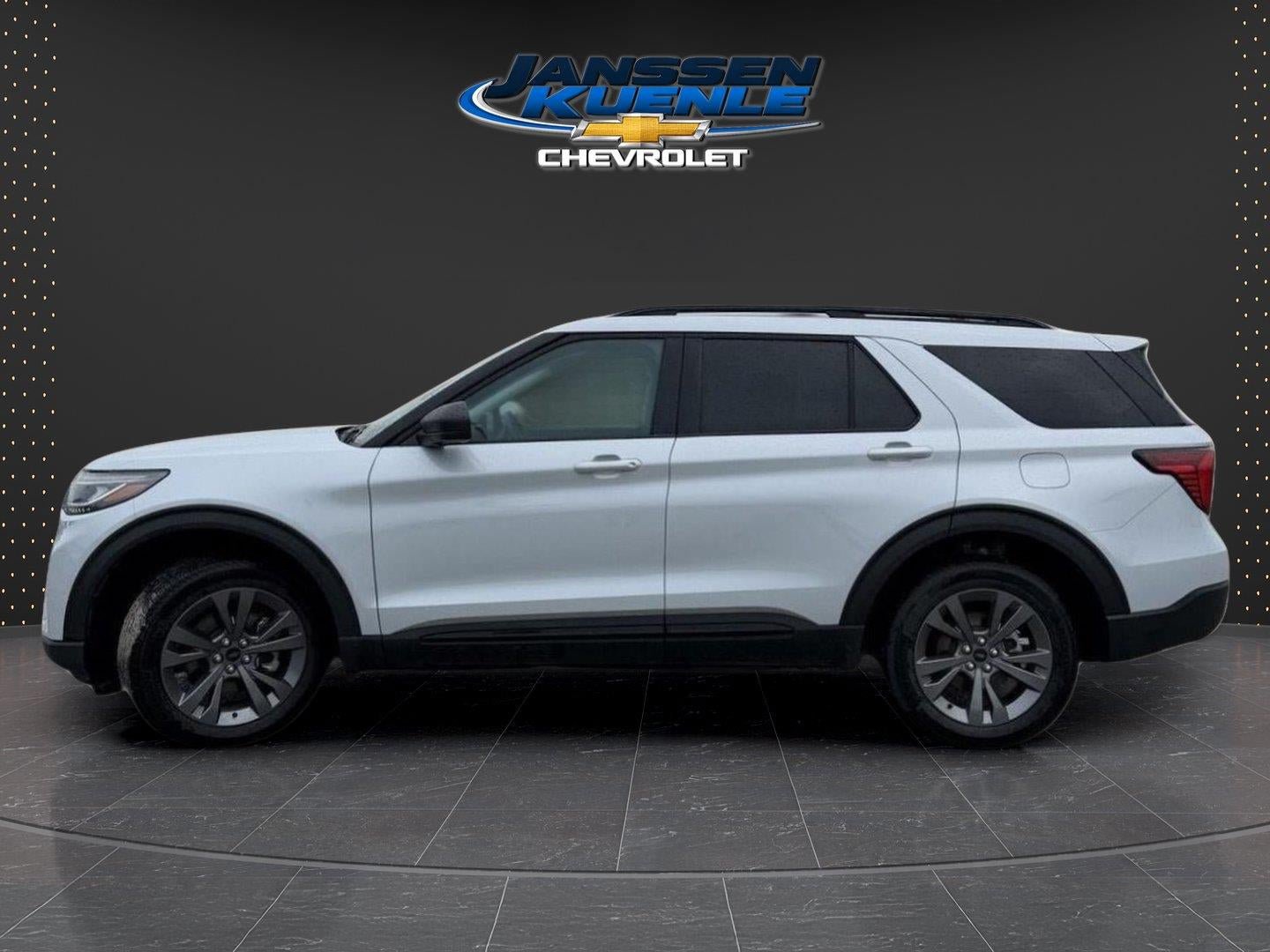 Used 2026 Ford Explorer Active w/ Active Comfort Package AWD/4WD image 2