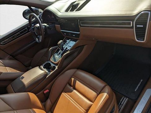 Used 2023 Porsche Cayenne S image 21