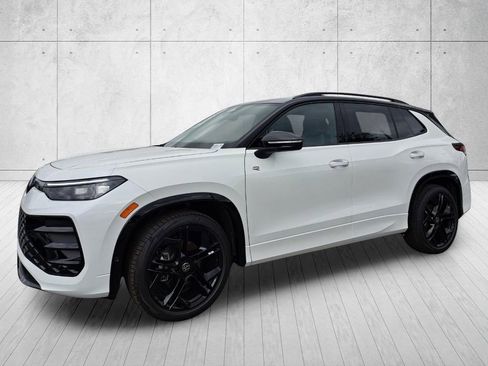 New 2026 Volkswagen Tiguan SE R-Line FWD image 1