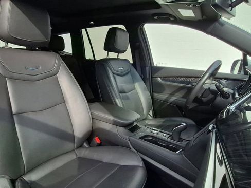 Used 2025 Cadillac XT6 Premium Luxury AWD/4WD image 4
