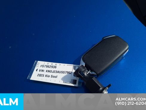 Used 2025 Kia Soul LX w/ LX Technology Package FWD image 16