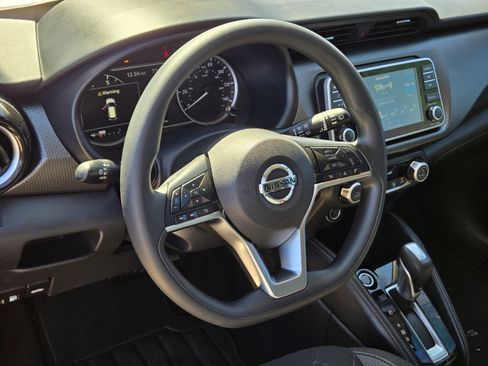 Used 2019 Nissan Kicks SV image 6