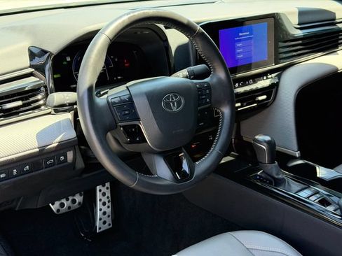 Used 2025 Toyota Camry SE w/ Convenience Package FWD image 10