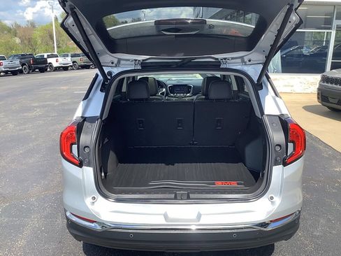 Used 2022 GMC Terrain SLT w/ Infotainment Package II AWD/4WD image 5