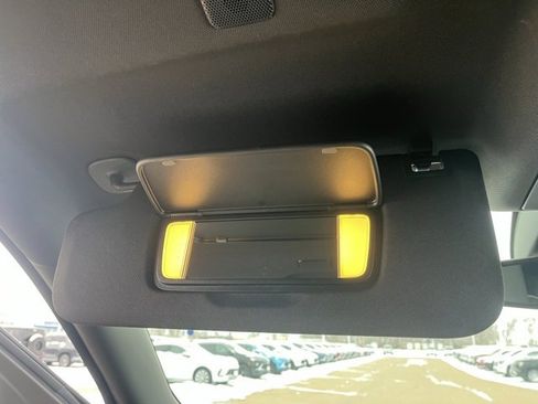 Used 2023 GMC Yukon XL SLT image 32