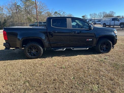 Used 2020 Chevrolet Colorado Z71 w/ Z71 Midnight Edition image 9