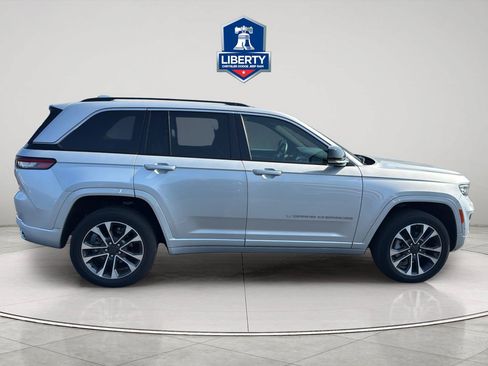 Certified 2022 Jeep Grand Cherokee Overland w/ Luxury Tech Group IV AWD/4WD image 13