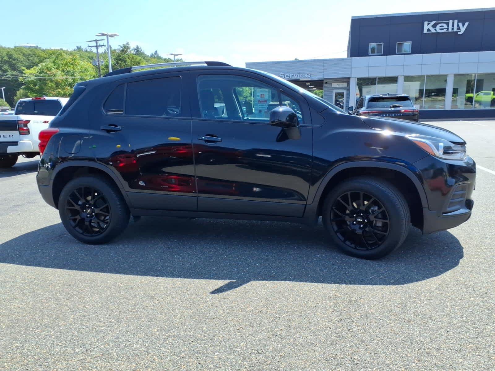Used 2022 Chevrolet Trax LT w/ Midnight Edition AWD/4WD image 4