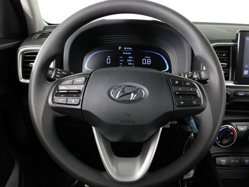Used 2026 Hyundai Venue SE image 9