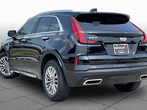 Used 2025 Cadillac XT4 Premium Luxury FWD image 11
