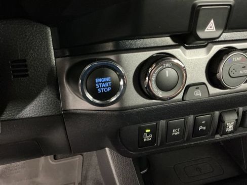 Used 2021 Toyota Tacoma TRD Sport w/ Technology Package AWD/4WD image 21