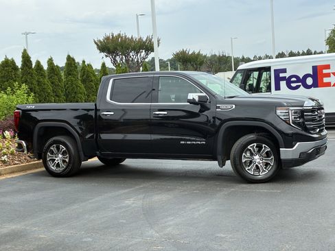Used 2025 GMC Sierra 1500 SLT AWD/4WD image 3