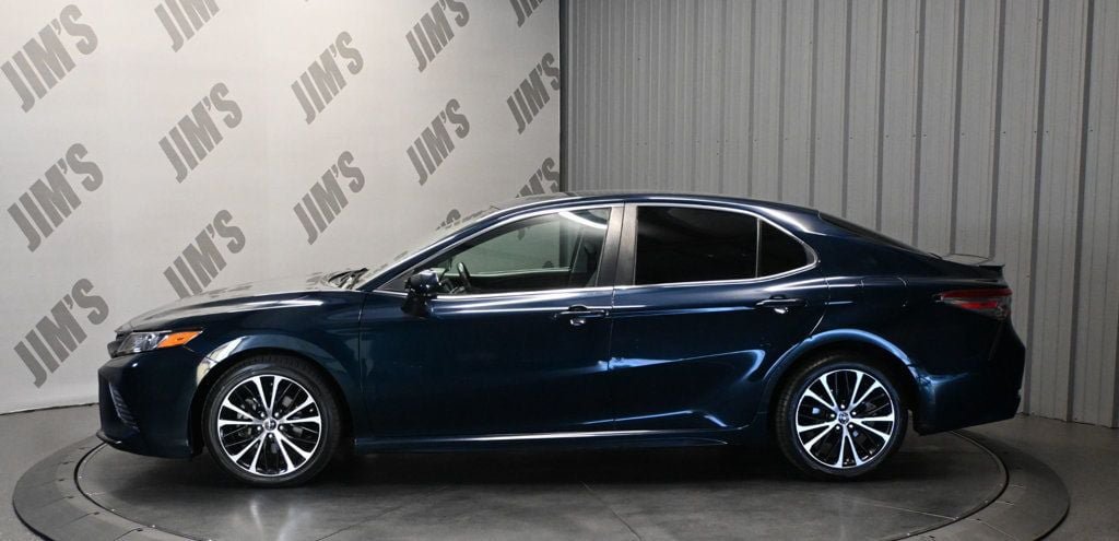Used 2018 Toyota Camry SE FWD image 5