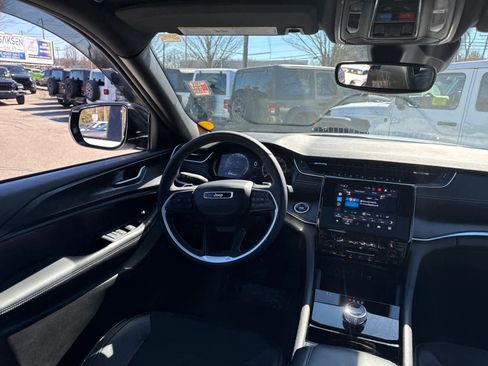 Used 2023 Jeep Grand Cherokee L Laredo image 31