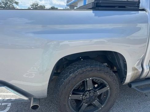 Used 2017 Toyota Tundra SR5 w/ SR5 Upgrade Package AWD/4WD image 25