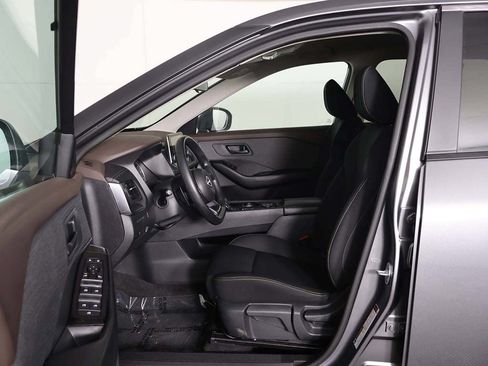 Used 2023 Nissan Rogue S AWD/4WD image 25
