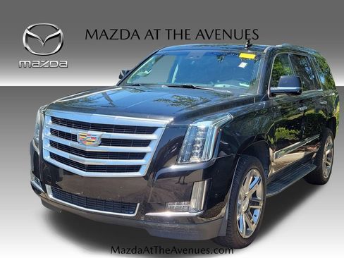 Used 2019 Cadillac Escalade Luxury RWD image 1