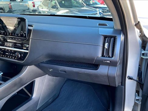 Used 2023 Nissan Pathfinder SL image 16