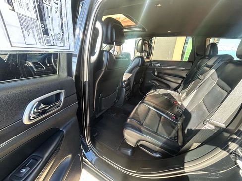 Used 2018 Jeep Grand Cherokee Limited image 21