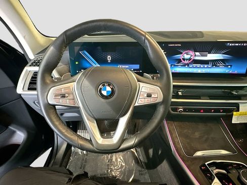 Used 2026 BMW X7 xDrive40i AWD/4WD image 11