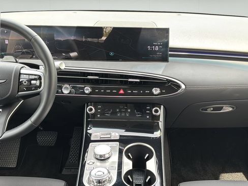Certified 2026 Genesis GV70 2.5T AWD/4WD image 18