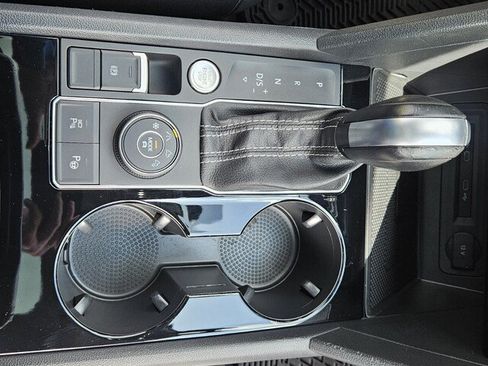 Certified 2023 Volkswagen Atlas SEL Premium AWD/4WD image 17